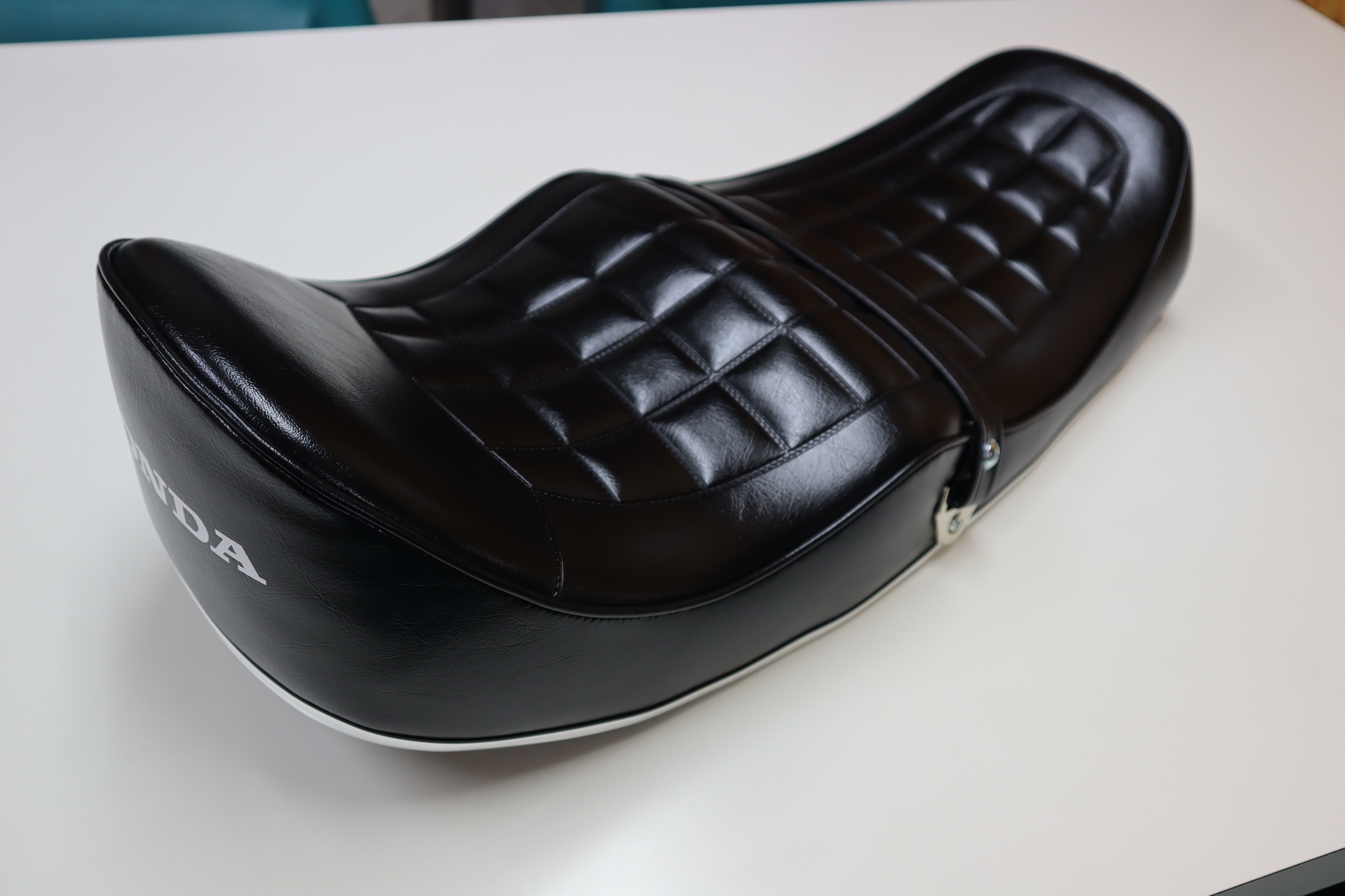 バイクショップ コンボイ / タンク・シート