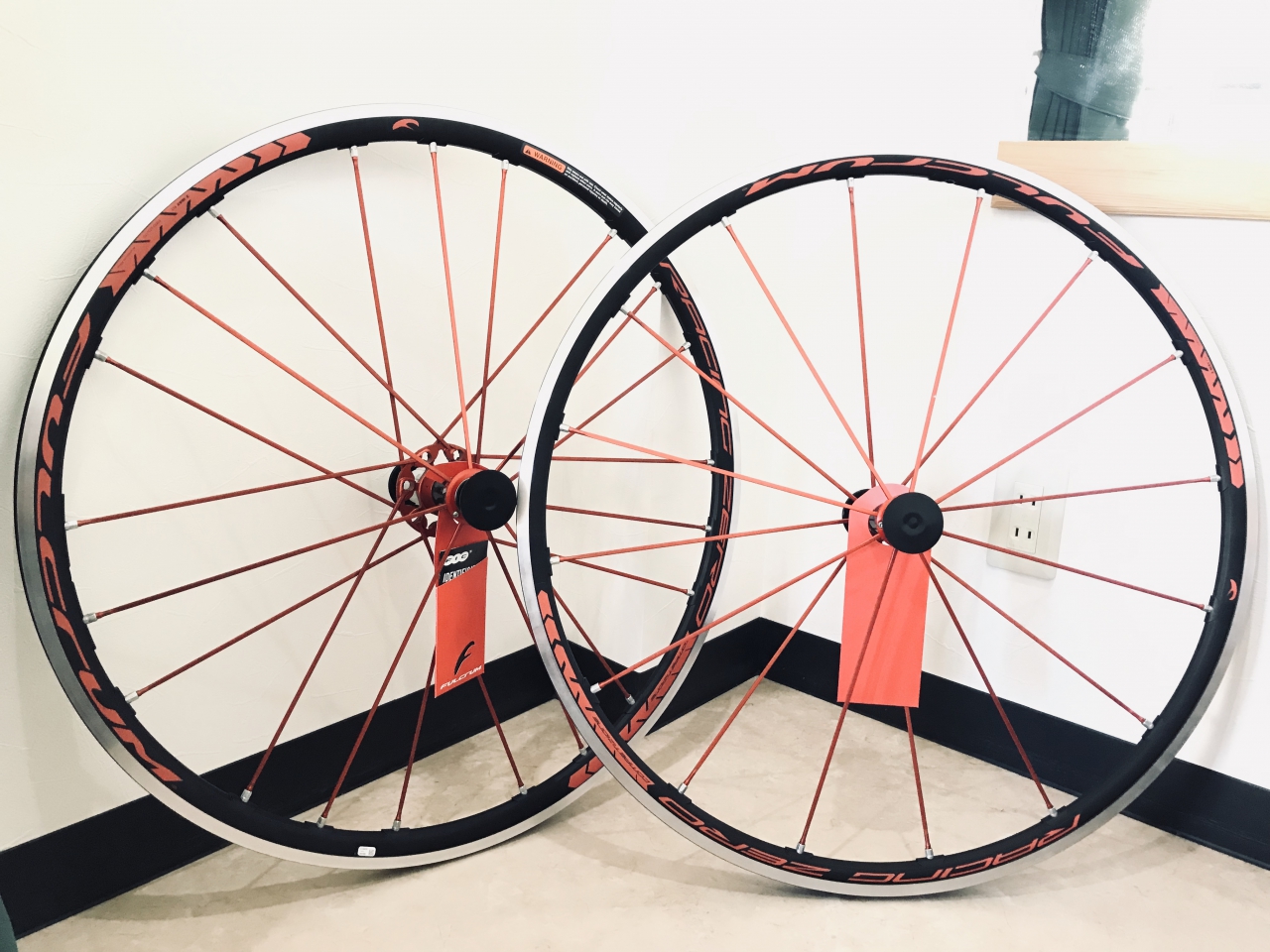 FULCRUM Racing ZERO Competizone REDCUSTOM限定ホイールが入荷しま