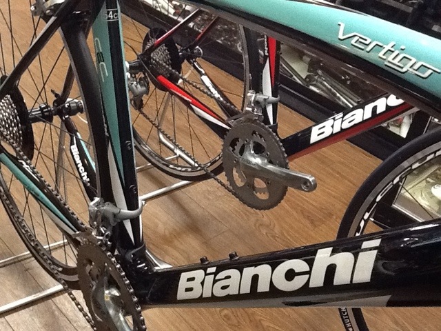 初心者向けのBianchi フルカーボンロードバイクVERTIGO Tiagraのご紹介