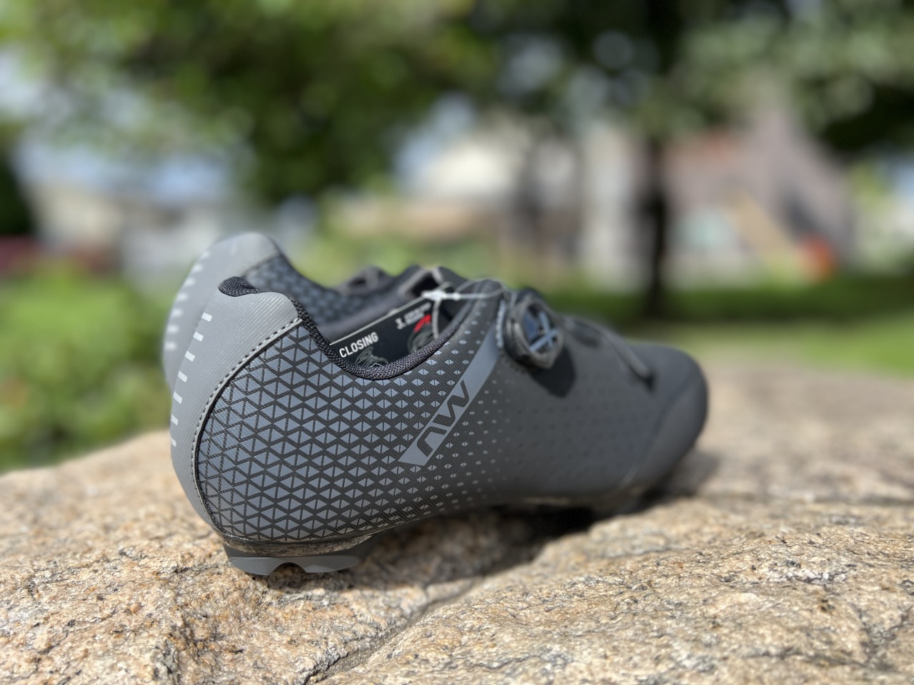 ニセコグラベルに向けてSPDシューズを購入するスタッフ！ | Climb