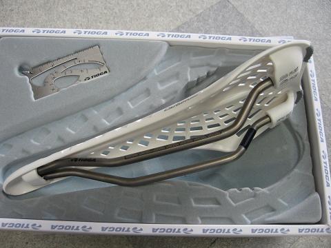 TIOGAスパイダーサドルに新色ホワイトが加わった | Climb cycle sports