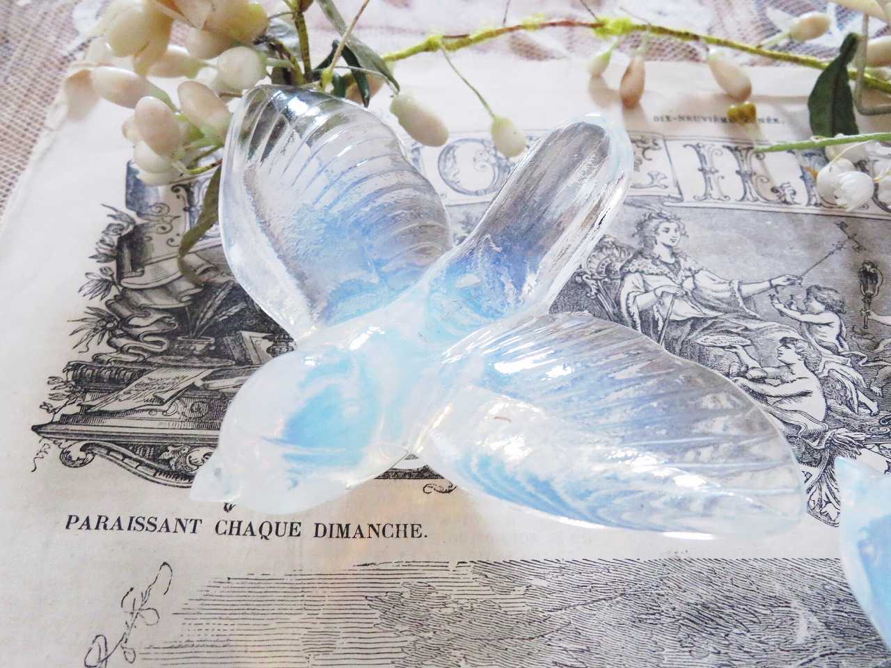 セーヴル オパールセントガラスの鳥のオブジェ - 薔薇と天使のアンティーク