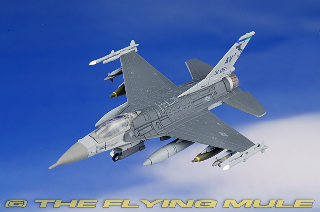 Herpa 552424 - F-16 Fighting Falcon Diecast Model, USAF 31st FW