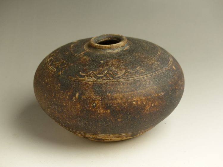 古美術 猫 - クメール褐釉刻文丸壺 | 古美術品専門サイト fufufufu.com