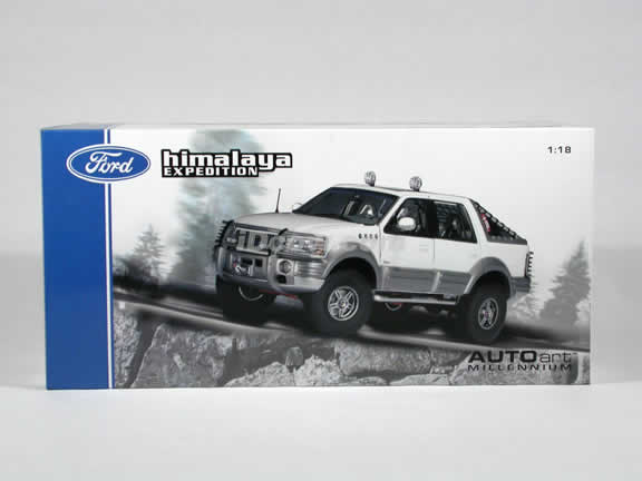 2000 Ford Expedition Himalaya diecast model car 1:18 scale by AUTOart