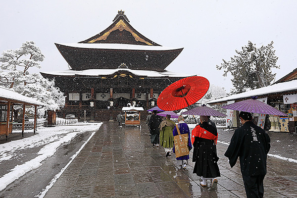 善光寺 雪写真と案内