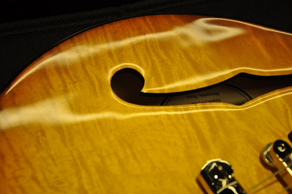 ギブソン・フリーク必見！フラット・トップのES-Les Paulが登場ッ