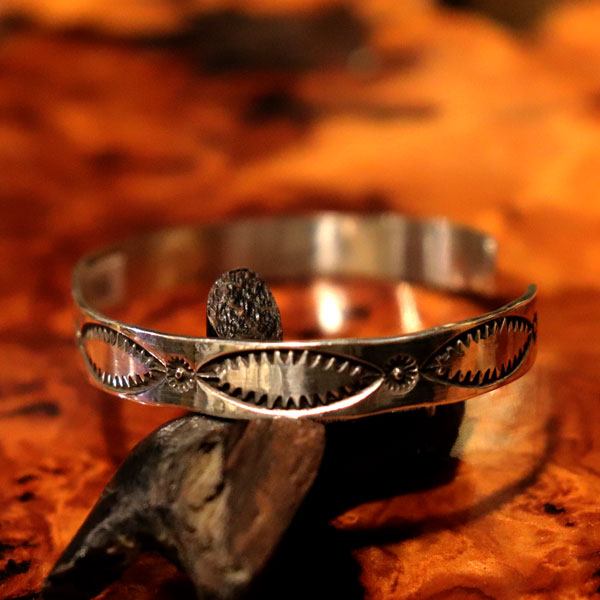 アクセサリー ＞ インディアンジュエリー ＞ バングル ＞ アーノルド