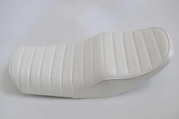 YAMAHA ヤマハ RZ250 シート加工 前後アンコ抜き つや白防水タック