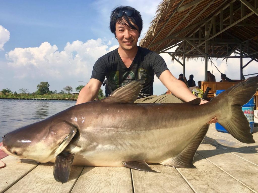 新装オープン！巨大魚釣り堀「ニューブンサムラン」に行ってきた (タイ