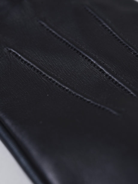 一生物』と言える極上の出来。英国レザーグローブの世界的