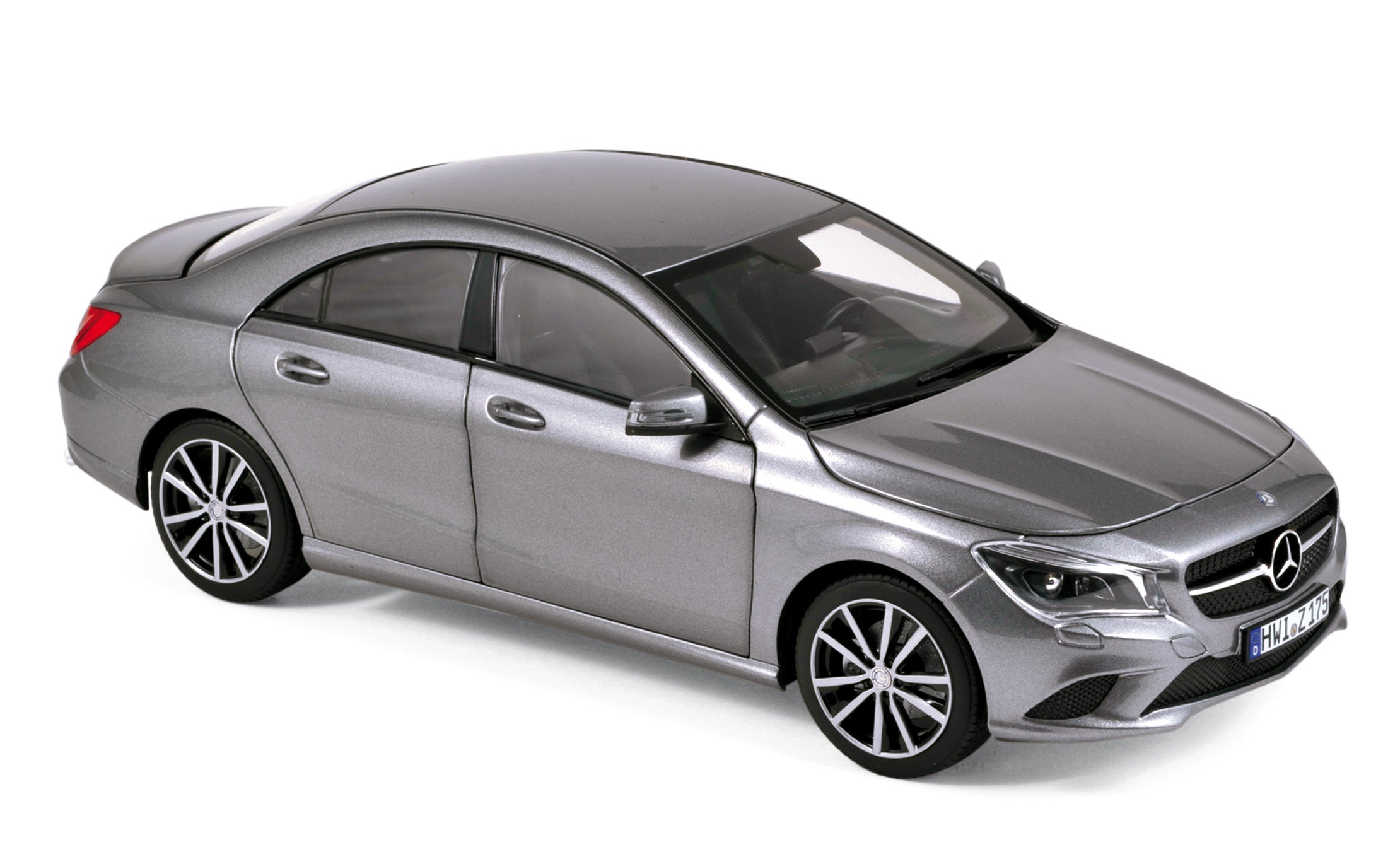 Mercedes-Benz CLA-Klasse 2013 Grey metallic 1:18 – Norev