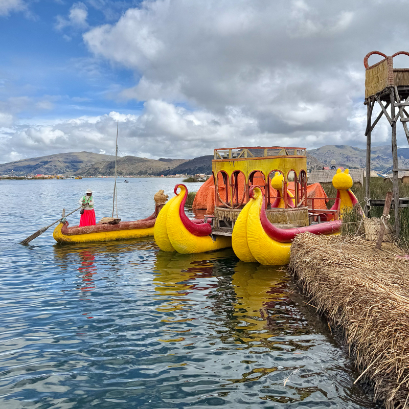 標高3800mの神秘なる【チチカカ湖】藁の浮島への冒険 - NYLONブログ