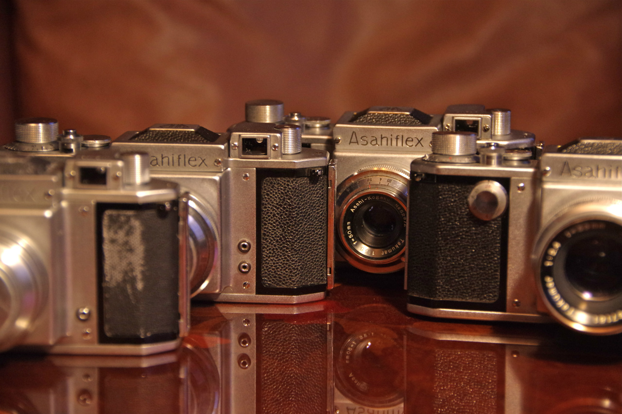 Asahiflex 1952-1957: - www.pentax-slr.com