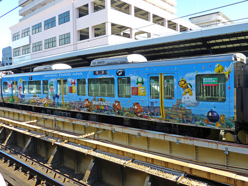 JR西日本] 森ノ宮所323系に新ラッピング列車『スーパー・ニンテンドー