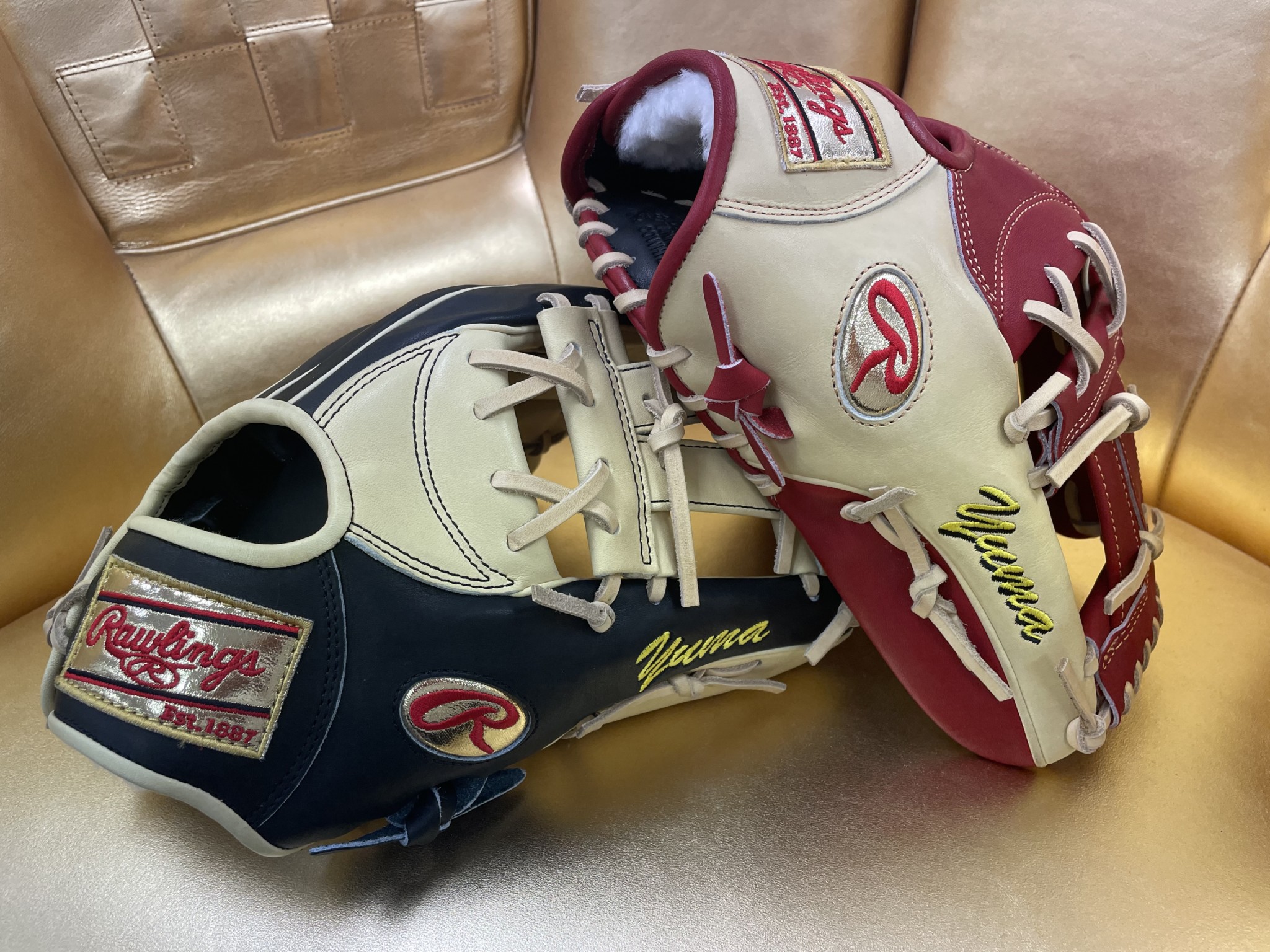 2022年シーズンより岡本選手＆宗選手が「ゴールドラベル」グラブを使用