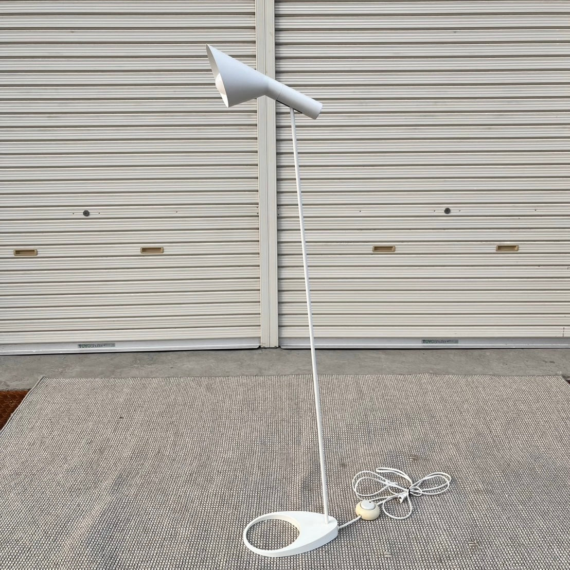 ルイスポールセン / Louis Poulsen AJランプシリーズ AJフロアランプ