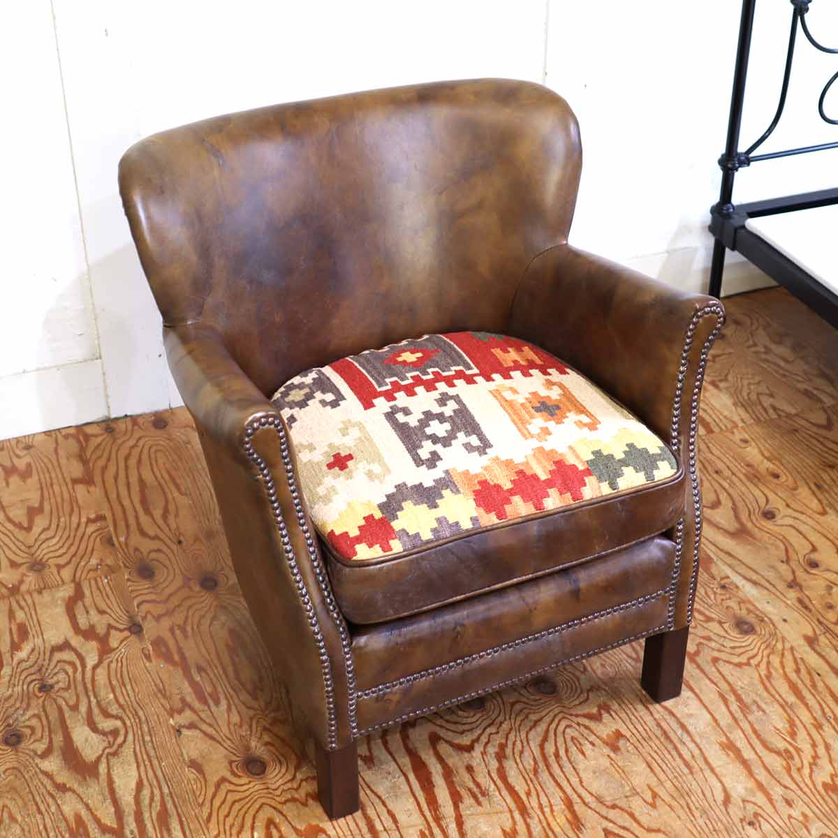 ハロ / HALO プロフェッサーアームチェア バイカータン キリム 革