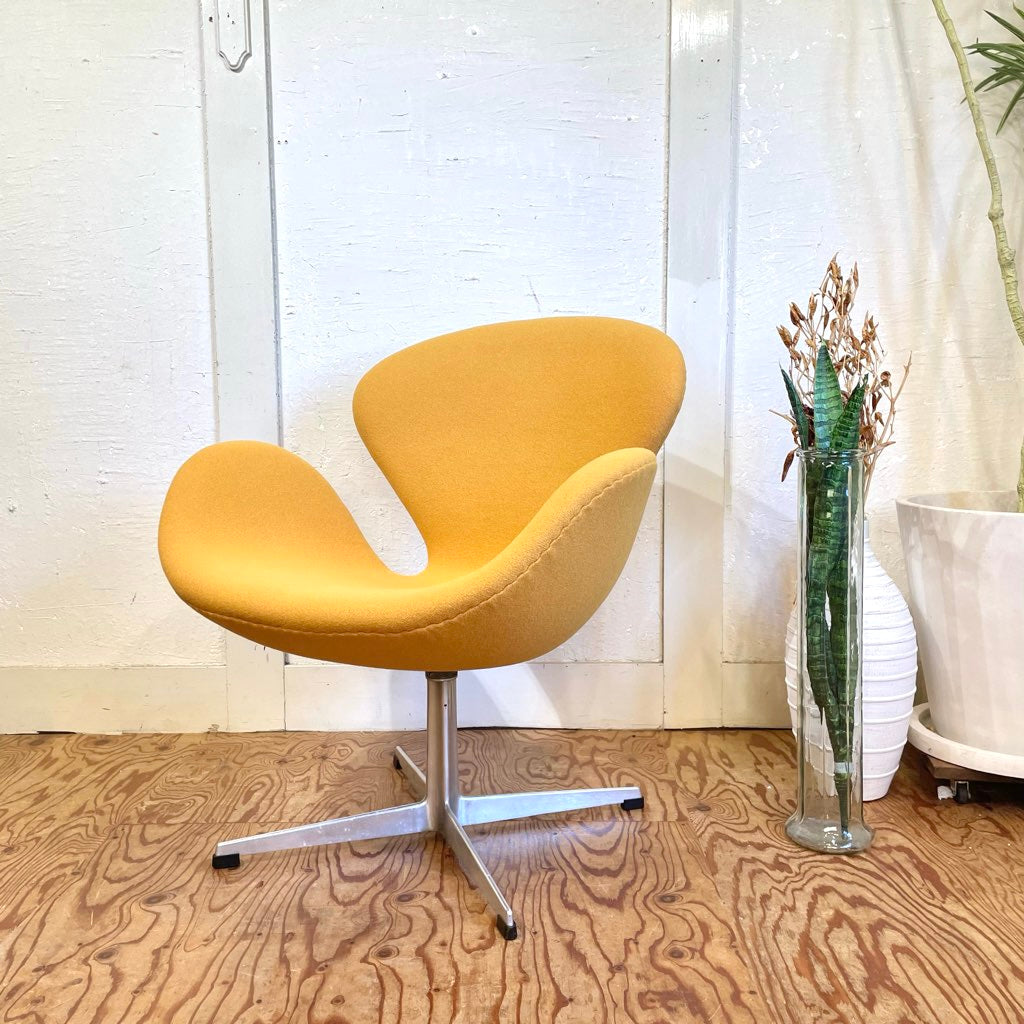 フリッツハンセン / FRITZ HANSEN スワンチェア クヴァドラ 黄色