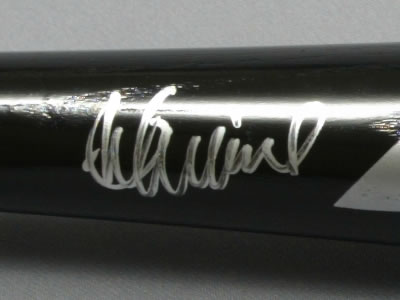 イチロー500本安打記念限定 直筆サイン入りバット＆マリナーズバットケース