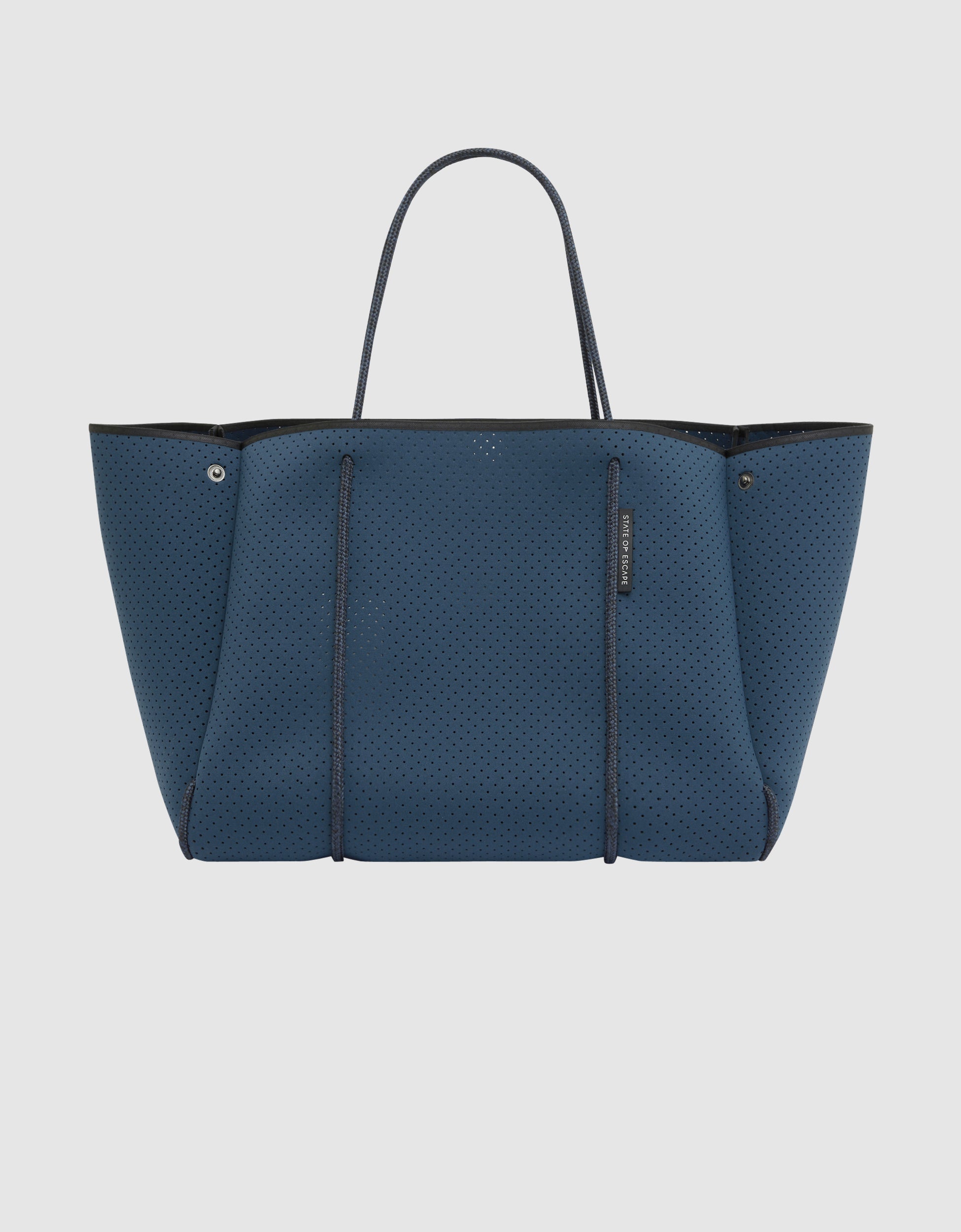 Escape™ tote in midnight – State of Escape