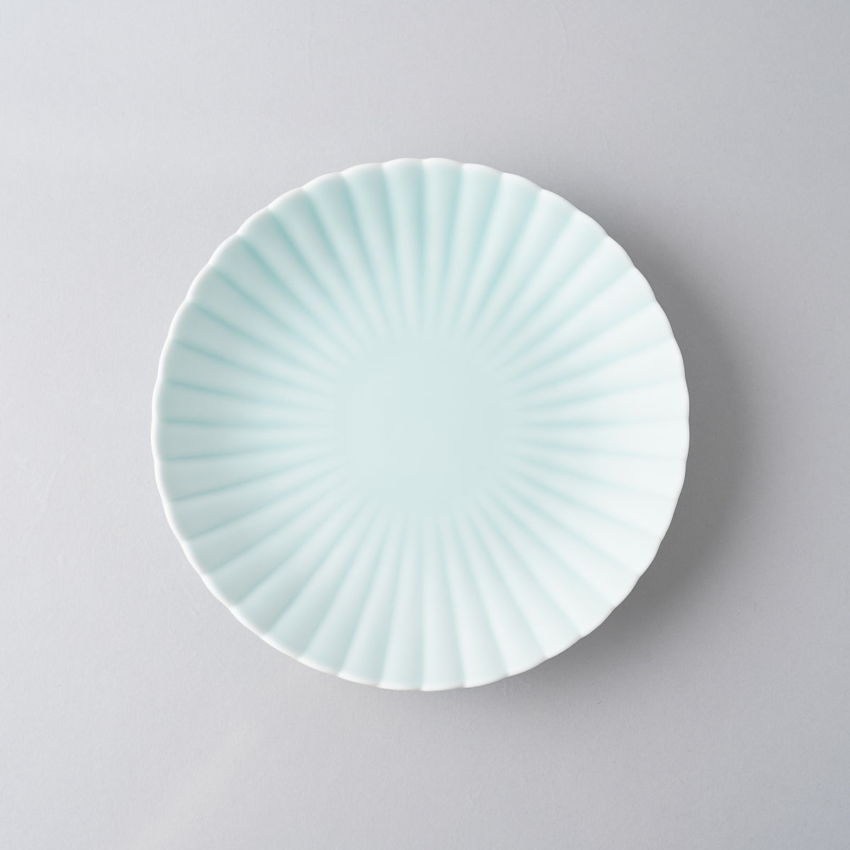 伊万里焼 モイスト青磁 菊割六寸皿 19.5cm 畑萬陶苑の通販｜Studio1156