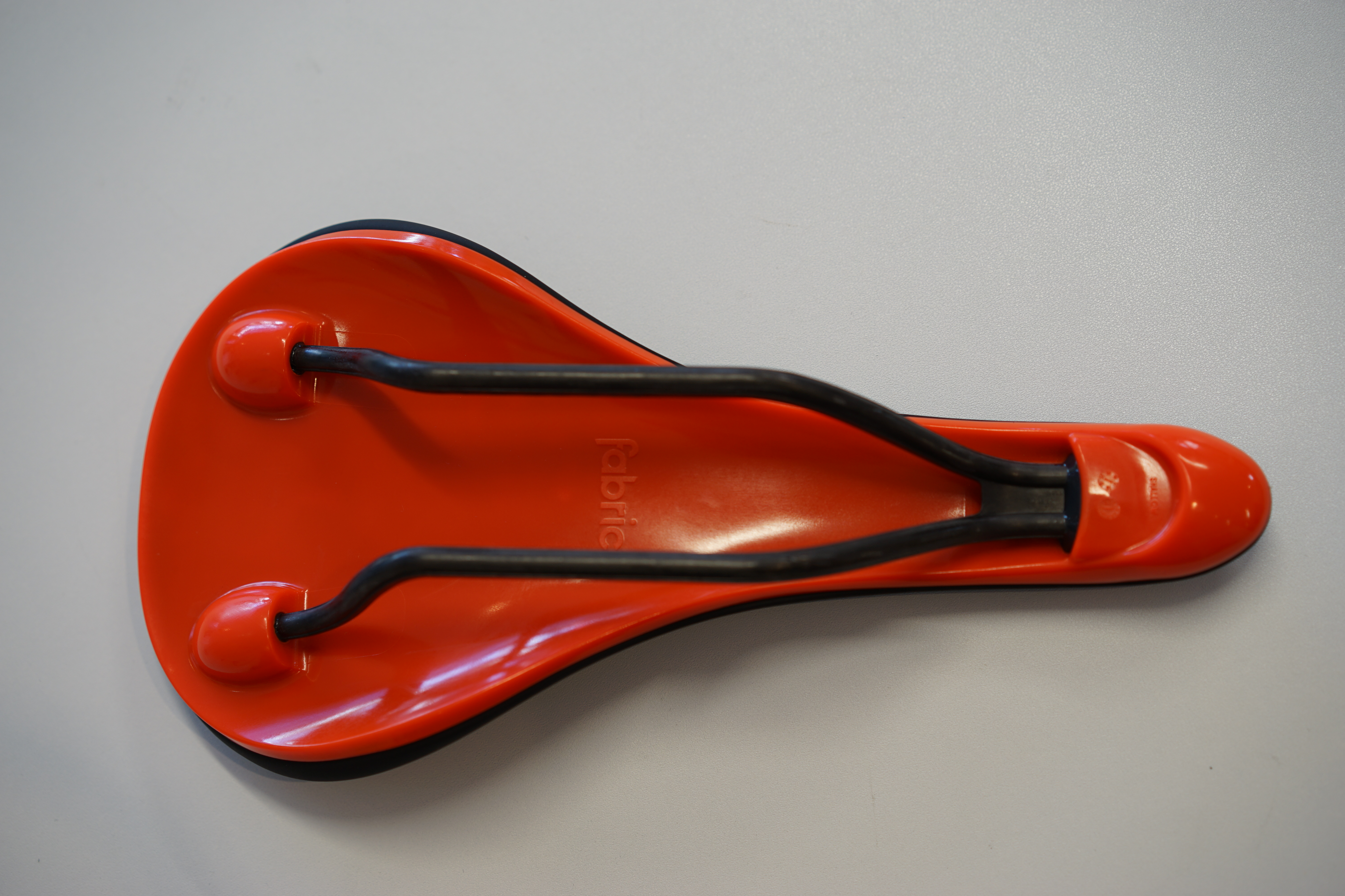 多くのスタッフが愛用するFabricサドルの上級モデル。Fabric SCOOP