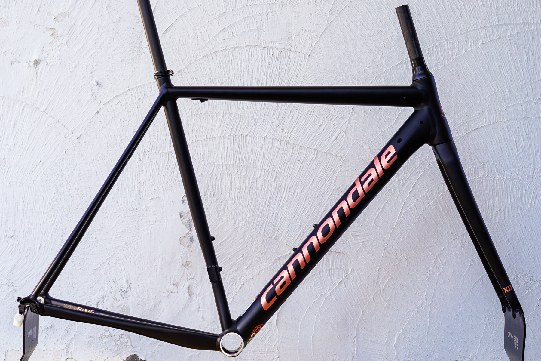 最上のアルミフレームを22色のカラーから。CAAD12 COLORS-Jet Black