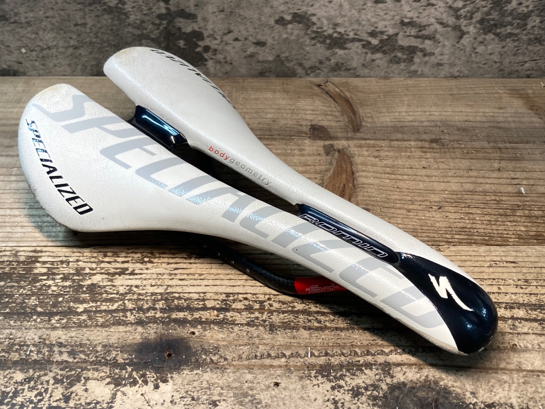 JI132 スペシャライズド SPECIALIZED ローミン ROMIN サドル 白 143mm