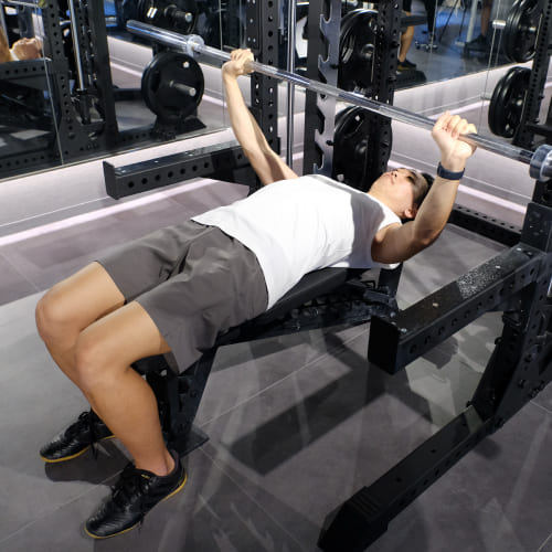 チェストプレス」の正しいやり方・フォームや効果、マシンの平均的な