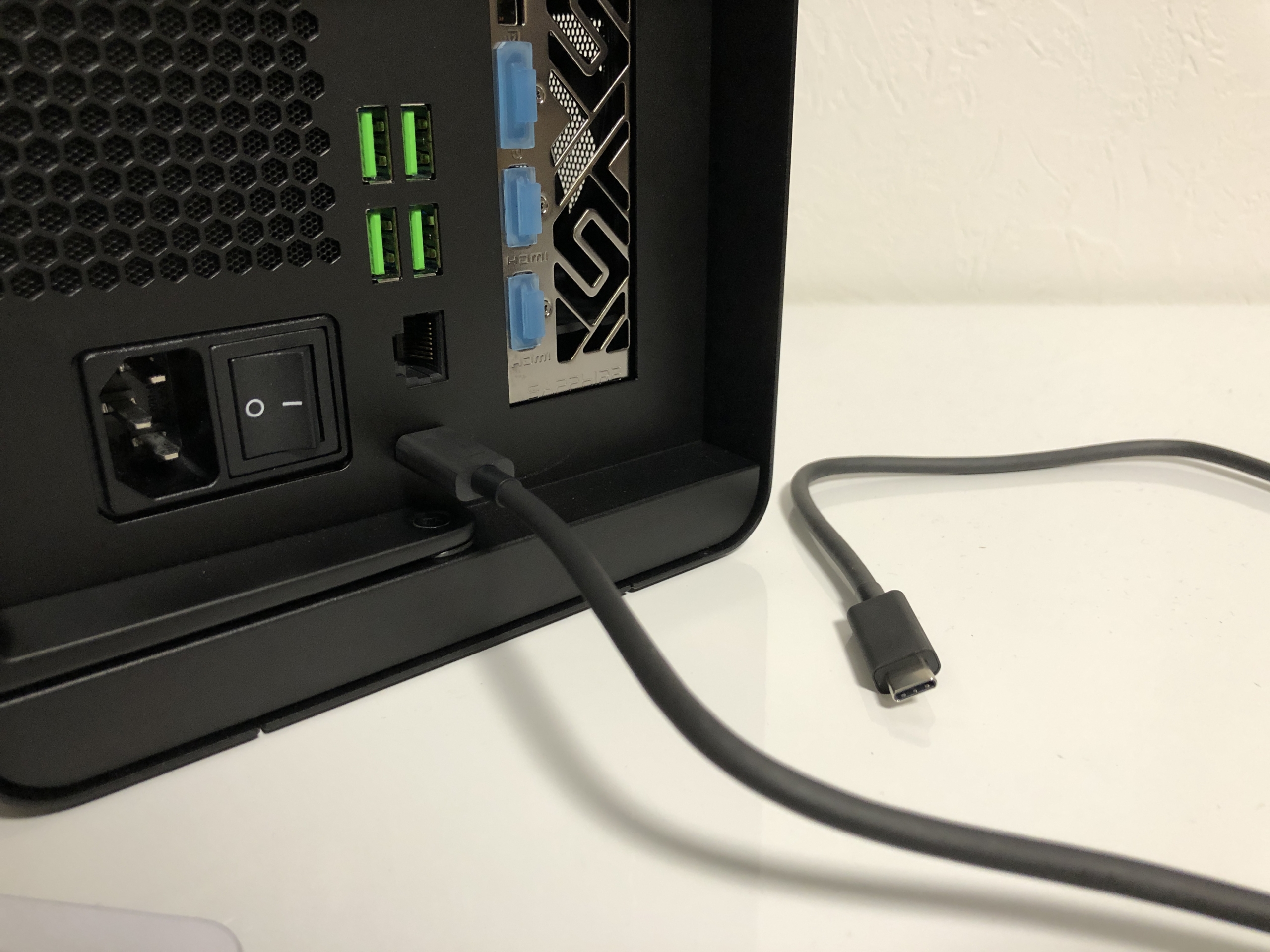 Macbook Proのグラフィックを強化してみた – RX 5700 XT Razer Core X