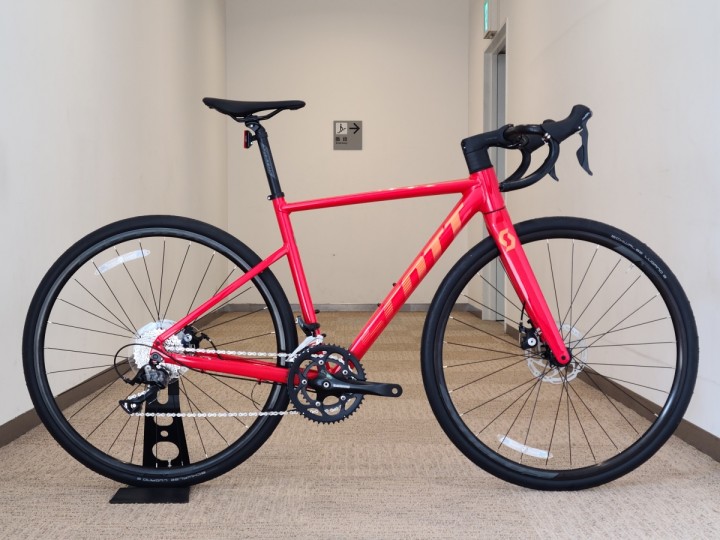 SCOTT】エントリーグレードながらケーブル類の内装を可能にした一台