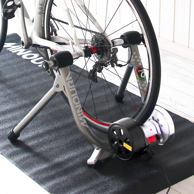 アウトレット】展示処分！MINOURA固定ローラーをスマートトレーナーに