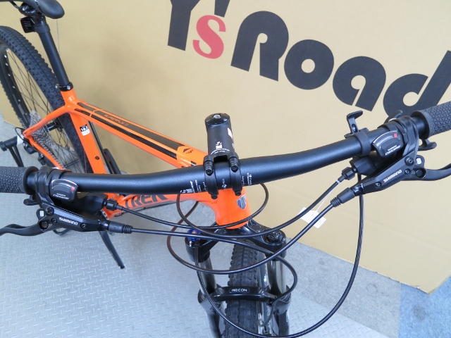 オレンジが目を引く29インチタイヤ装備のタフなMTB【TREK】SUPERFLY5