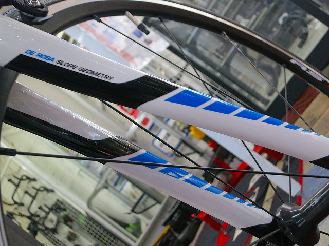 府中×ロードバイク】DE ROSA AVANT ホワイトカラーに爽やかなスカイ