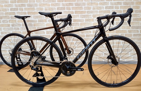 圧倒的コスパの軽量レーシングバイク！！GIANT TCR ADVANCED 2 DISC