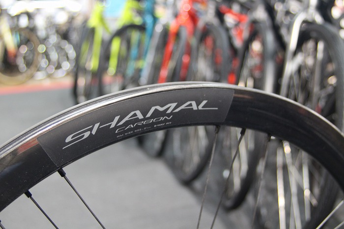 ホイール】CAMPAGNOLOのエンデュランスホイール『SHAMAL CARBON』在庫