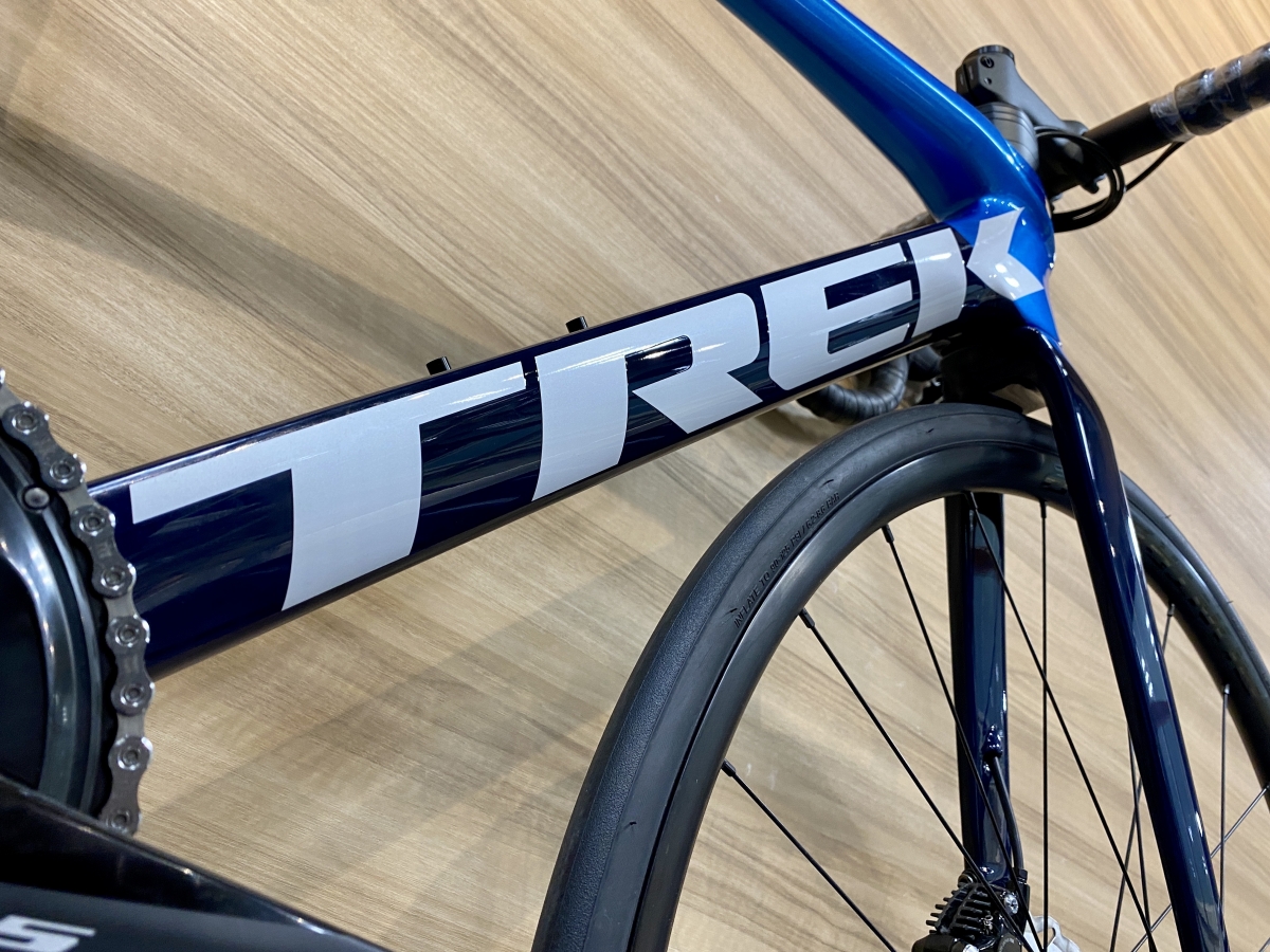 TREK】業界随一の技術力のTREKのフルカーボンロードを驚きのお値段で