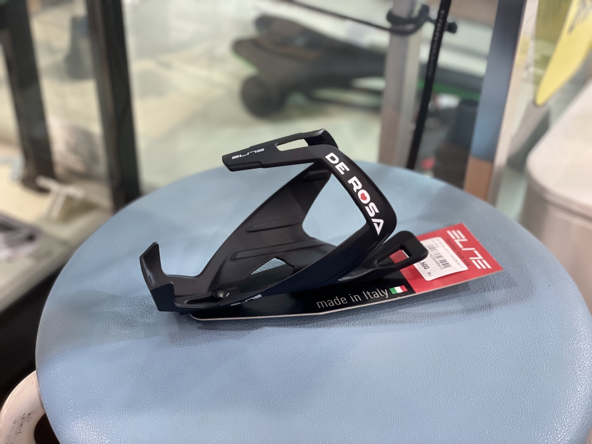 DE ROSA】のドレスアップにクォーレの込められたボトルケージは如何