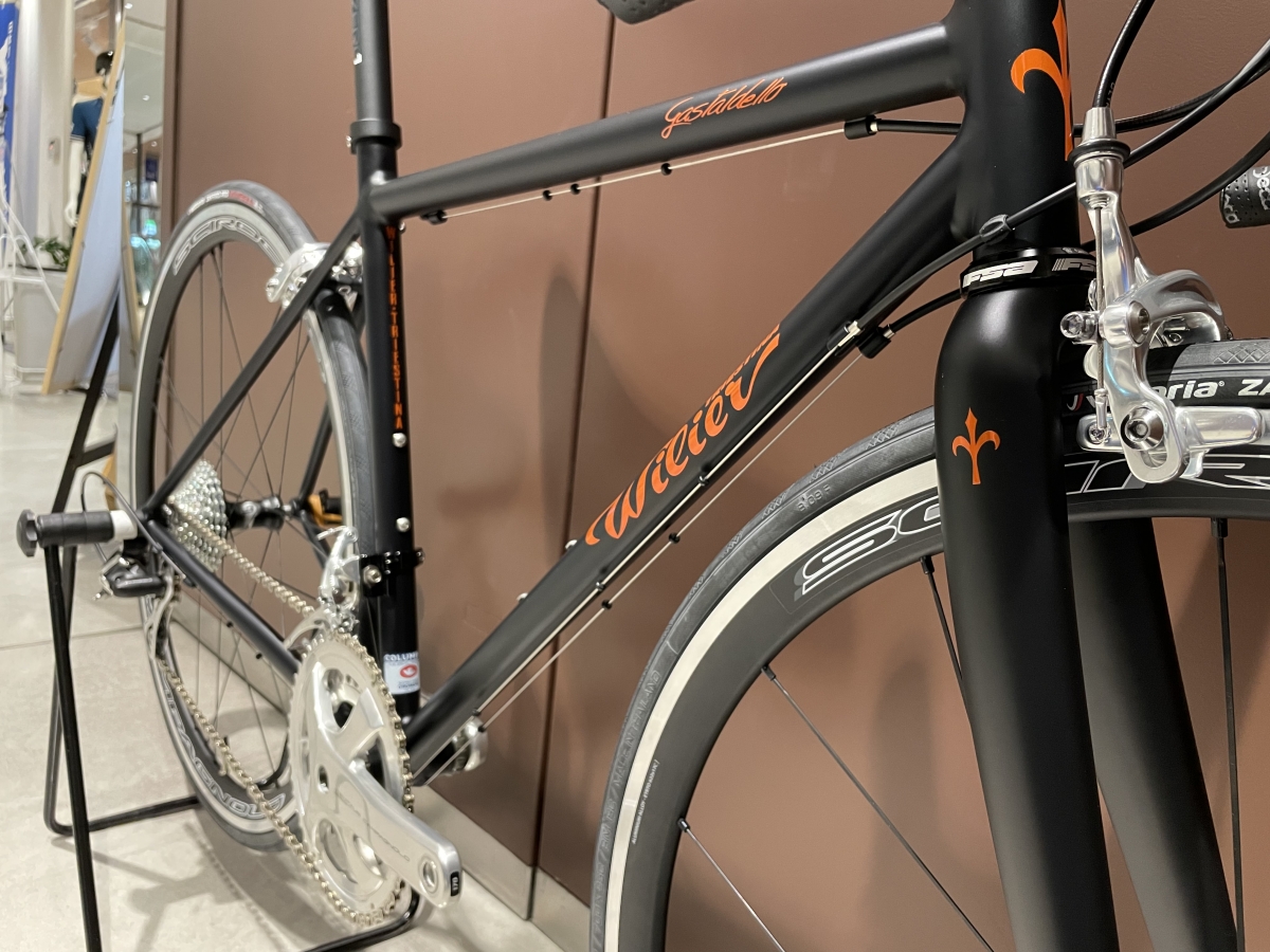 渋いカンパニョーロ搭載のクロモリロードでサイクリングはいかがでしょ