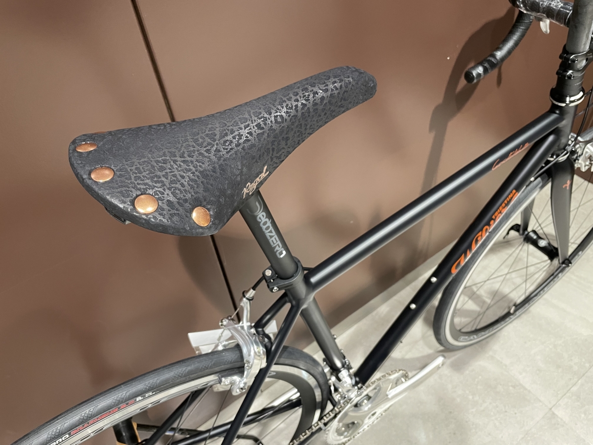 渋いカンパニョーロ搭載のクロモリロードでサイクリングはいかがでしょ