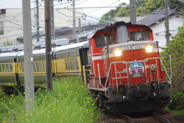 サロンカー令和号と奥出雲おろち号