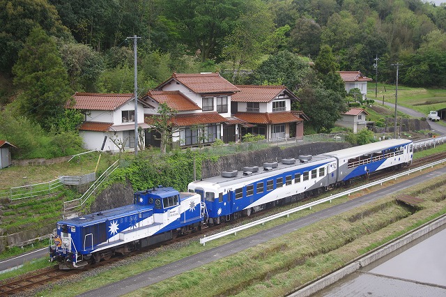 サロンカー令和号と奥出雲おろち号