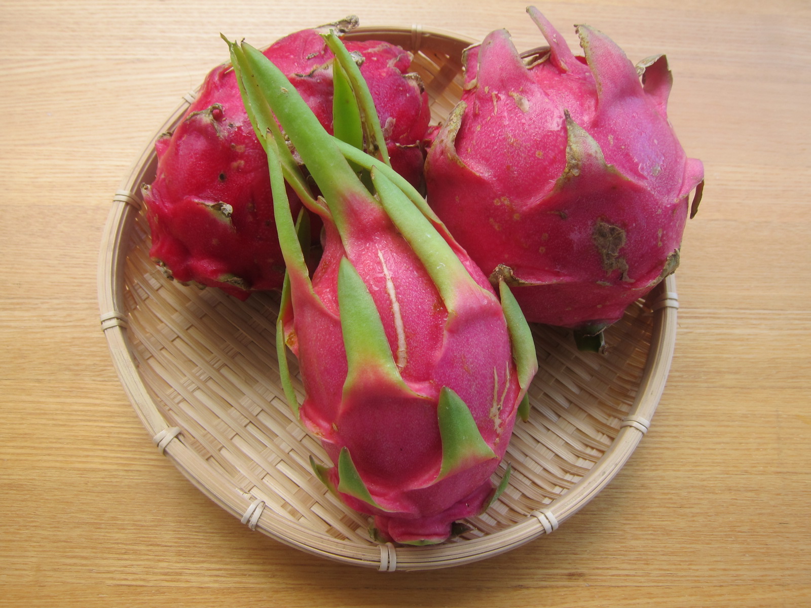 ドラゴンフルーツ - 沖縄百科事典 あじまぁ