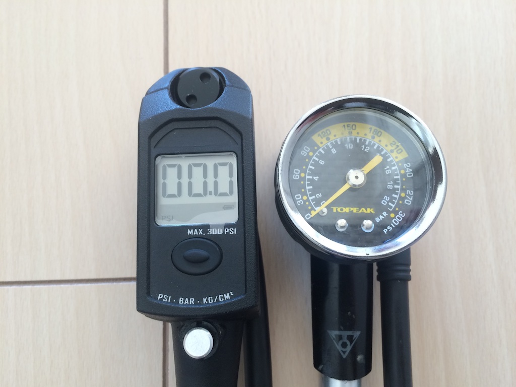 FOX 新型デジタルポンプに買い替え 〜エアサスペンションセッティング