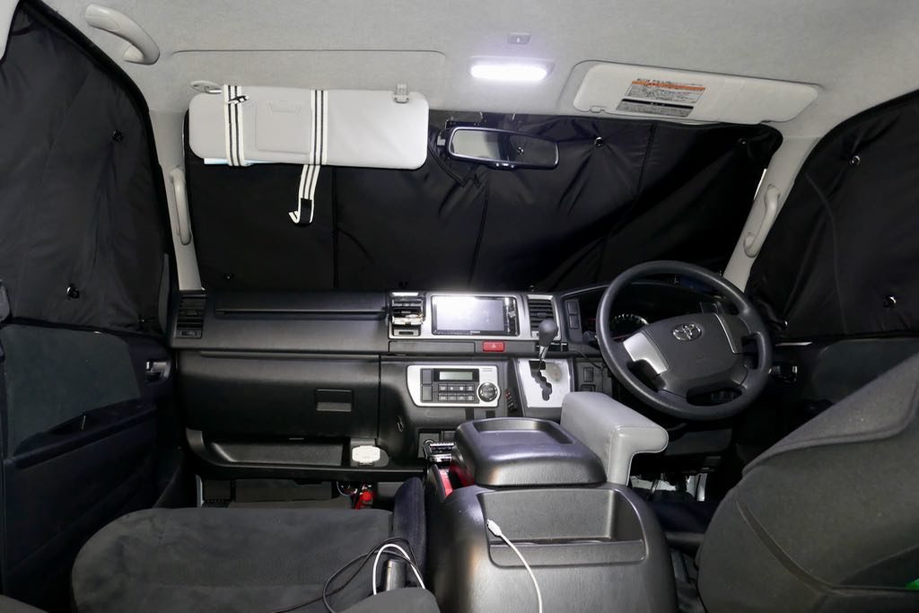 趣味職人】車中泊用サンシェードレビュー！【朝まで快眠ハイエース200