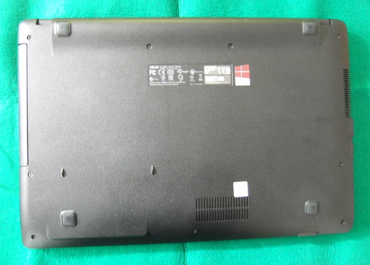 ASUS X551CA ノートパソコンのメモリー交換: UTT Lab.