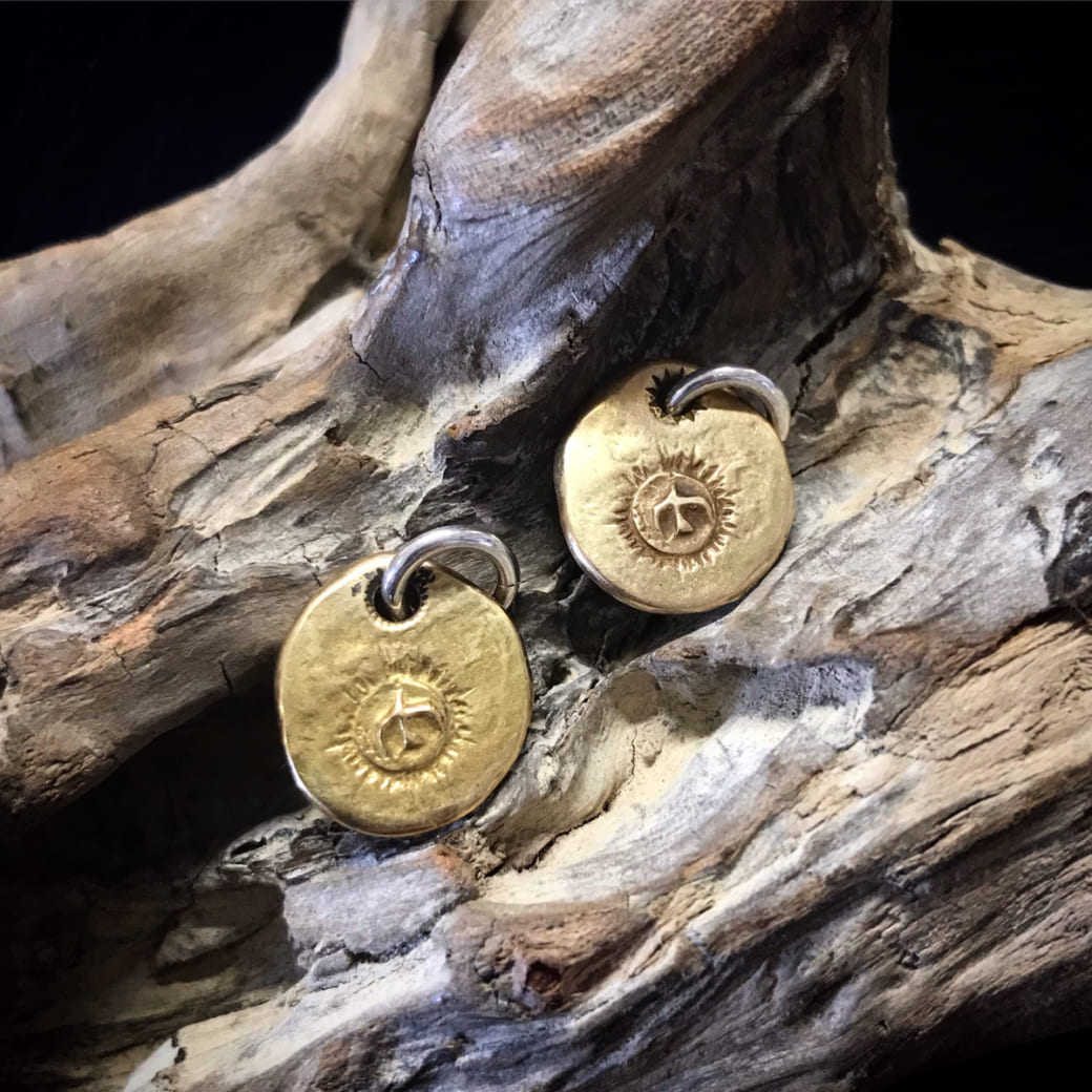 2つのK18in太陽メタル(大)の違いが分かりますでしょうか⁉ | 66666