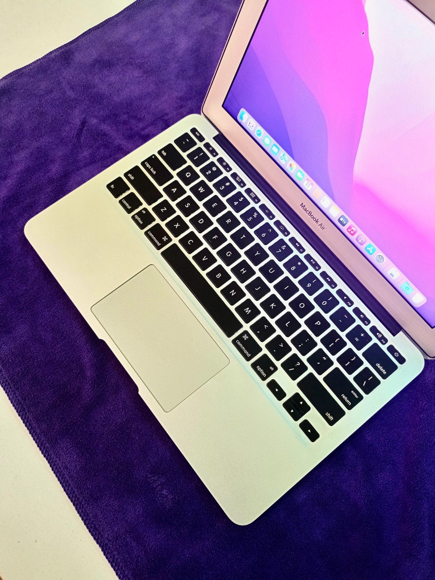 MacBook Air Early 2015 11inches 128GB/4GB i5 (Good Condition) at