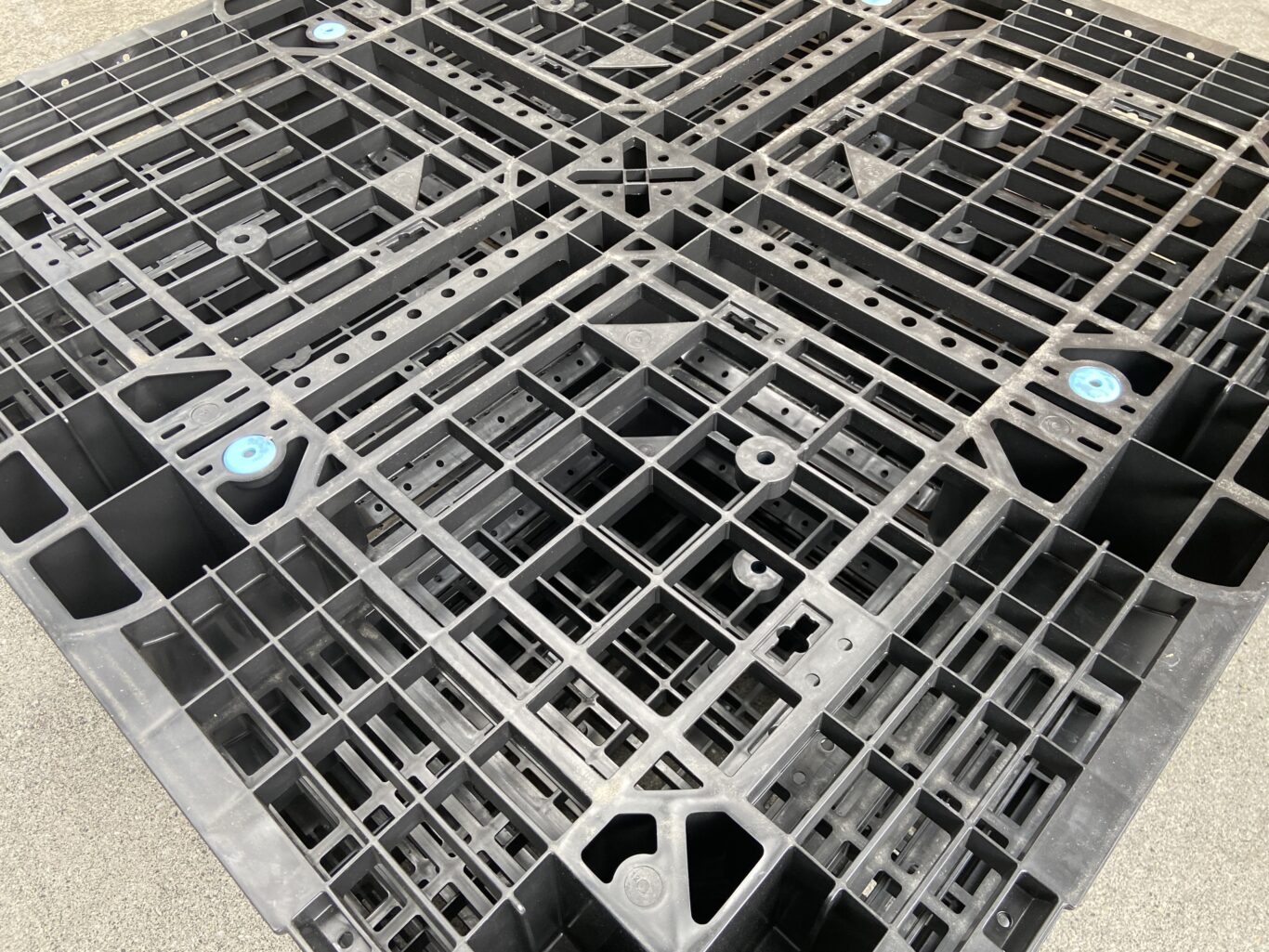 P-8 中古プラ（樹脂）パレット D1100xW1100xH120 | 中古パレット買取